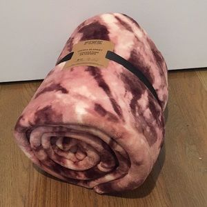 Victoria’s Secret Pink Sherpa Blanket Brand New